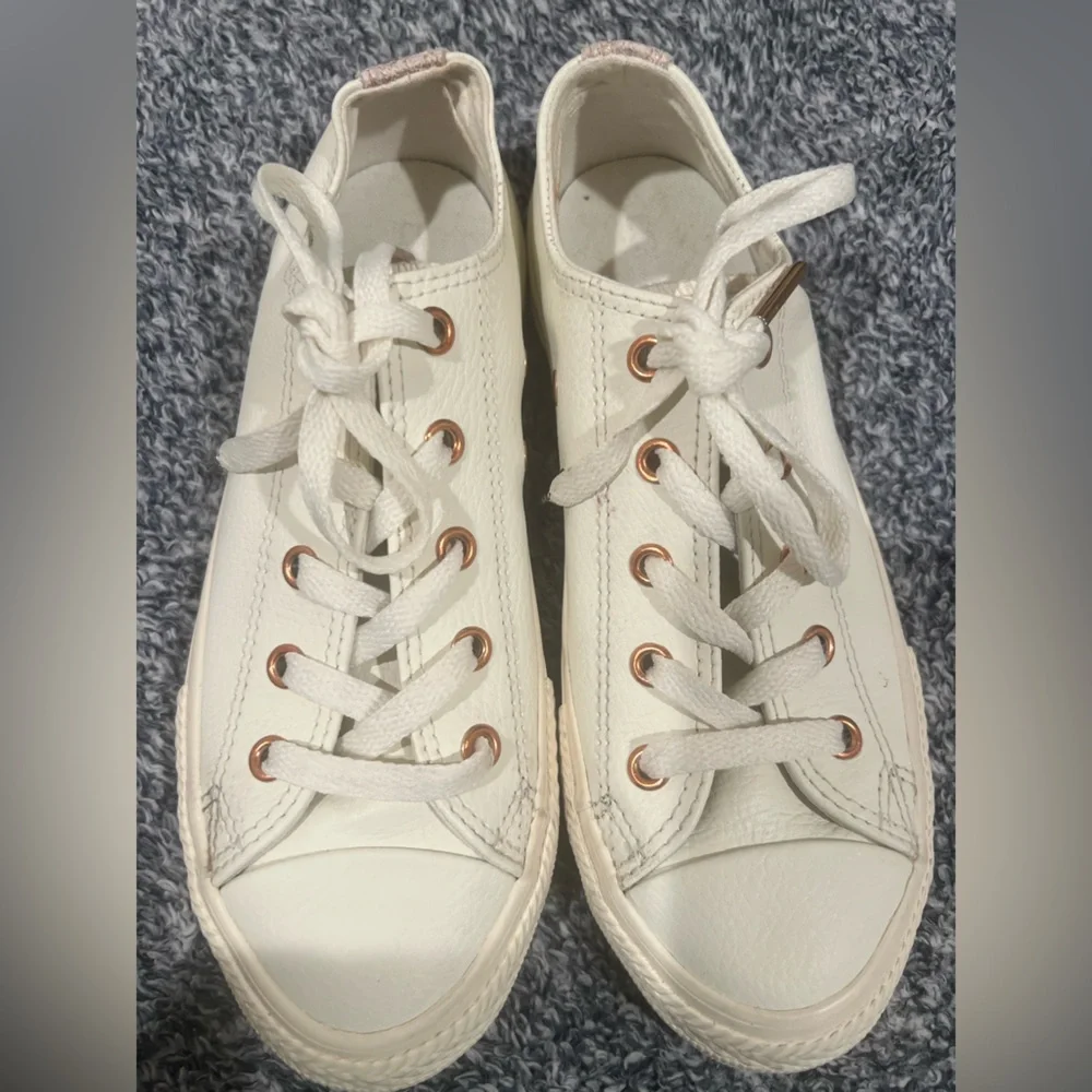 Converse chuck Taylor All Star/ Youth / Sneakers with Gold Accents